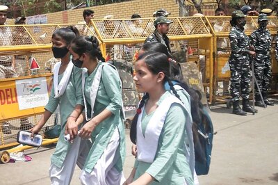 63% Parents Say Schools Should Offer Online Classes if Covid TPR Crosses 5%: Survey