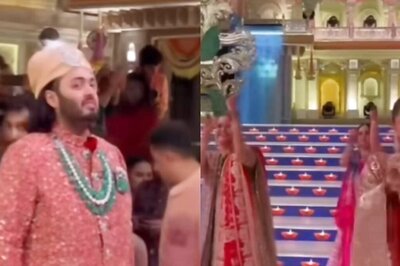 Radhika Merchant's Mother Shaila and Sister Anjali Deliver Stunning Dance Performance for Anant Ambani; Watch