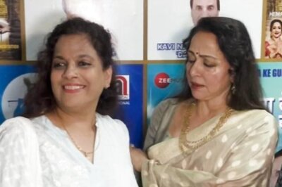 Hema Malini Gets Irritated and Angry, Removes Fans' Hand From Her Back; Video Goes Viral