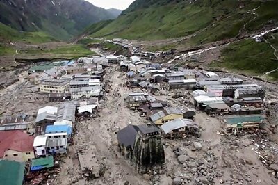 40-member team reaches Kedarnath to expedite clean up operations