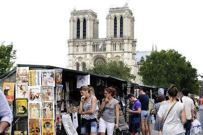 Paris Open-Air Booksellers Push For UNESCO 'Intangible Heritage' Status