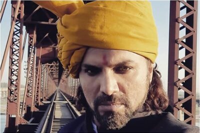 Chetan Hansraj Throwing Coconuts to Dodge Bullets in 'Pratigya 2' Puts 'Matrix' Scene to Shame