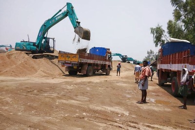 Two Minors Crushed by Tractor Carrying Illegally-mined Sand in MP, Critical