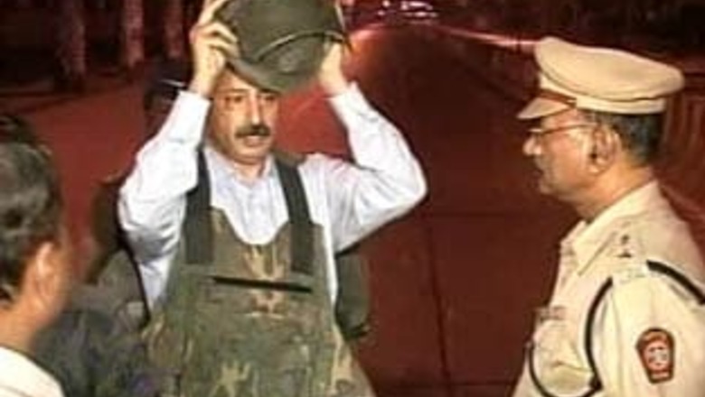 Impact: Mumbai cops file FIR for Karkare's 'missing jacket'