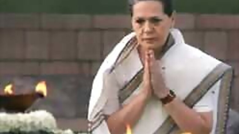 Arrest Mulayam and his men: Sonia