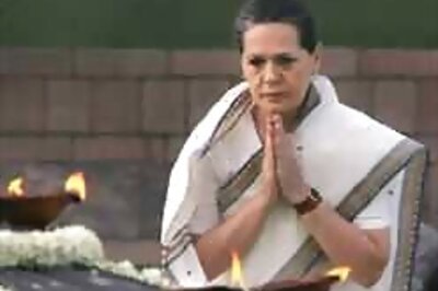 Arrest Mulayam and his men: Sonia