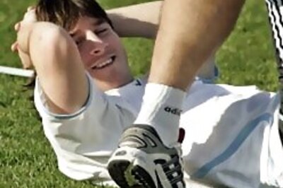 Messi hurts foot in training