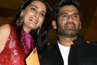 Shetty honours GIFA losers with BMW