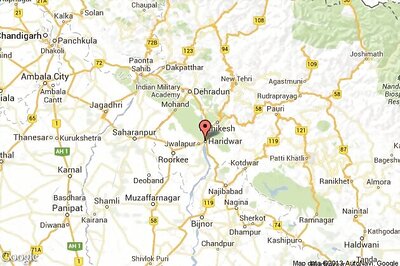 Runaway teenage couple commits suicide in a hotel by consuming pesticide