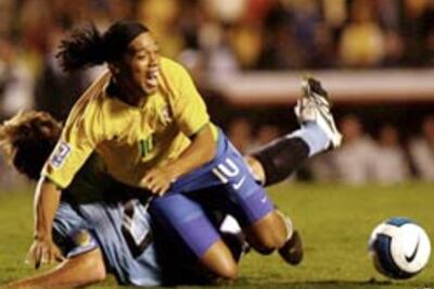 2010 WC qualifier: Brazil get lucky against Uruguay