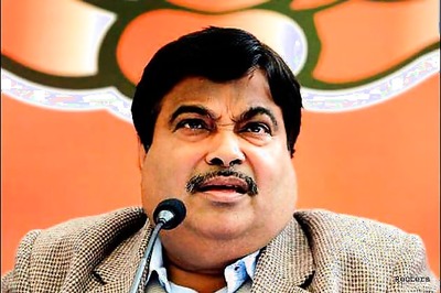 SP leader expelled from party for 6 years after he garlands Nitin Gadkari