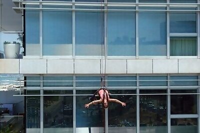 Squeegee selfies: Tel Aviv tower-washer is rising TikTok star