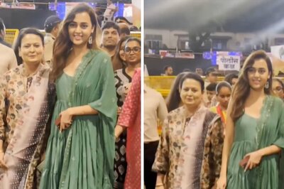 Watch: Tejasswi Prakash Seeks Ganpati's Blessing At Lalbaugcha Raja With Her Mother
