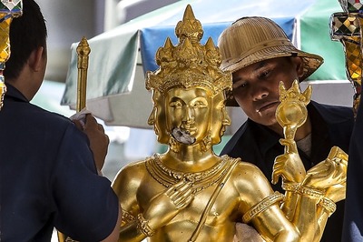 Three days after blast, Thai Brahma temple reopens for worshippers and tourists