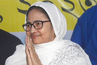 Often Slammed for 'Appeasing Muslims', CM Mamata Hikes Allowances of Imams; Gives Benefit to Priests Too