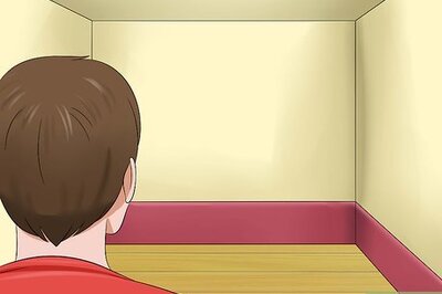 How to Feed a Hamster Medicine