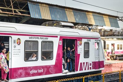Mumbai Local Trains on WR Route Delayed Due to Snag, Office-goers Walk Along Tracks to Reach Workplaces
