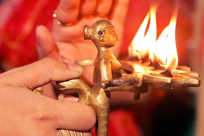 Navratri 2019: Puja Vidhi to Worship Maa Skandamata on 5th Navratra, Colour for the Day