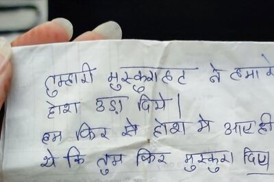 Woman Shares Stranger's Note on Her Library Desk And Internet Cannot Decide If It is 'Cute or Cringe'