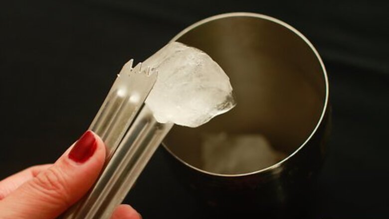 How to Make an Electric Lemonade Cocktail