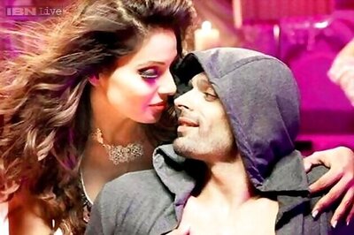 Watch: Sizzling hot number 'Touch my body' from Bipasha Basu and Karan Singh Grover's 'Alone' is a remake of 90s hit song 'Don't be shy'