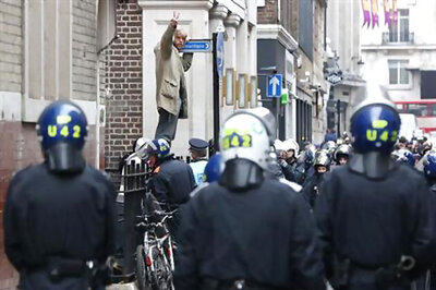 Riot police clash with anti-G8 protesters in London, arrest 32