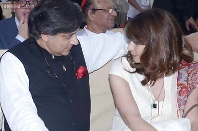 Cute couple alert! Shashi Tharoor and Sunanda Pushkar lost in conversation