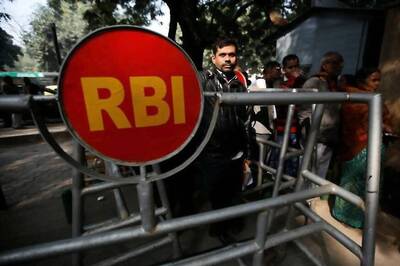 PIOs, NRIs Feel Heat of Demonetisation; Wait in RBI Queues