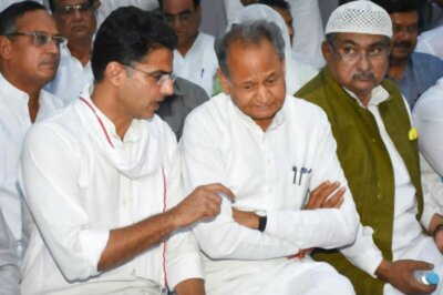 A Yes for a No: Congress Works Out 'Support Gehlot' Deal with Sachin; Sonia to Have Final Say