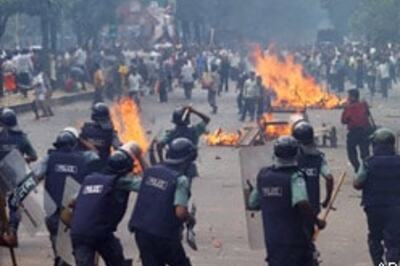 Bangladesh political crisis deepens