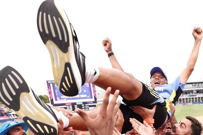 Rohit, Virat & Others Toss Rahul Dravid in the Air to Bid Him Farewell After T20 World Cup Win: WATCH