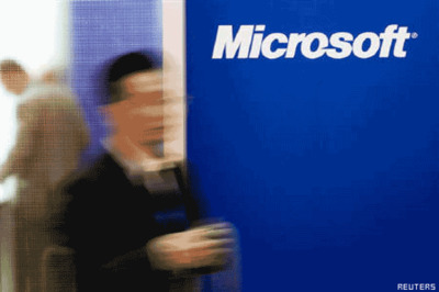 Microsoft deepens Facebook ties battle against Google