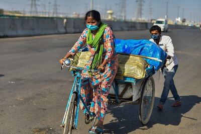Authorities Try to Stop Migrants' Exodus from Delhi, CM Kejriwal Says All Arrangements in Place