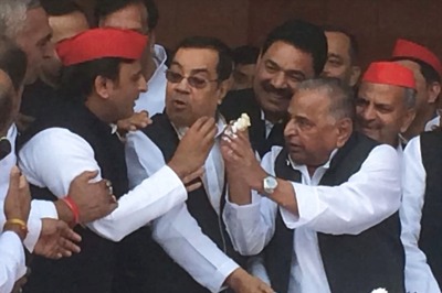 Mulayam Singh Yadav Owes Over Rs 2 Crore to Son Akhilesh, Reveals His Poll Affidavit