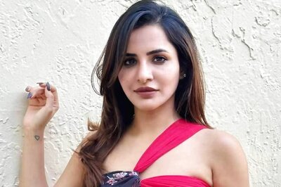 Actress Ashu Reddy Looks Stunning In This Bodycon Dress, See Her Florida Pics