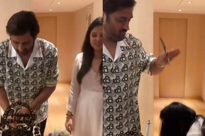 Watch: MS Dhoni Cuts Cake on 43rd Birthday, Wife Sakshi Seeks Blessing by Touching His Feet