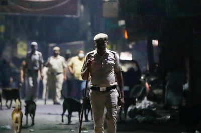 Pune Man Assaulted, Forced to Eat Biscuits Thrown on Ground for Calling Accused By Name; 5 Held