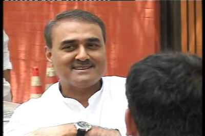 Pawar defends Patel, rules out resignation