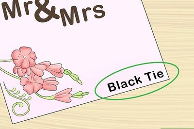 How to Include a Dress Code on a Wedding Invitation