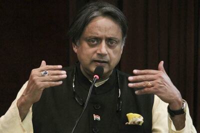 Shashi Tharoor Takes a Dig at UP Govt's Decision to Open Malls While Shops Remain Shut