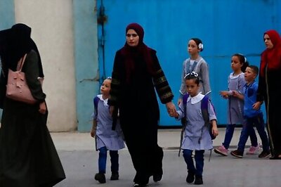 Gaza students back to school with few virus safety measures