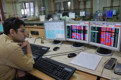 Fed minutes lift Sensex 390 points; BHEL up 8 pc, Infosys Q2 eyed