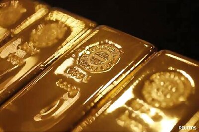 Gold prices drop to near one-month low; demand sluggish