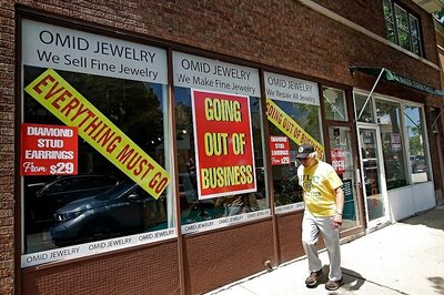 US Weekly Jobless Claims Fall, But Record 32.9 Million on Unemployment Benefits