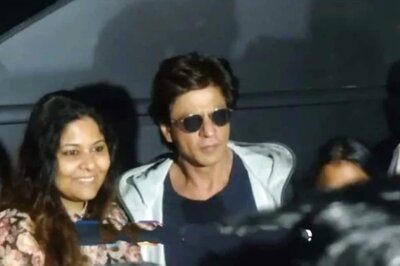 Shah Rukh Khan Looks Dapper In His Dunki Look While Greeting Fans In Pune; See Viral Pics