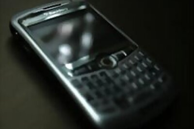BlackBerry Storm unveiled to take on iPhone
