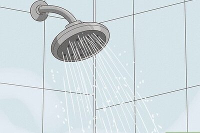 How to Rinse Your Eyeballs with Water or Eyewash Solution