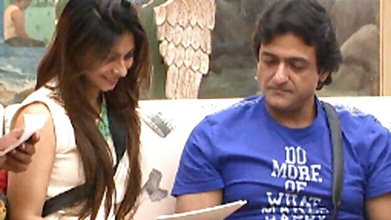 Bigg Boss 7: Tanishaa finally receives a letter from mom Tanuja