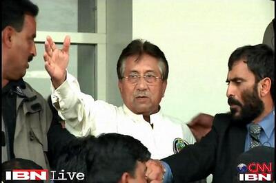 Pak police defuse car bomb near Musharraf's farmhouse