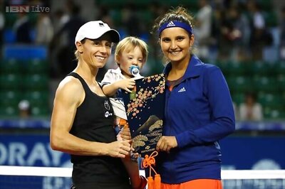 Sania Mirza-Cara Black lift Pan Pacific Open trophy